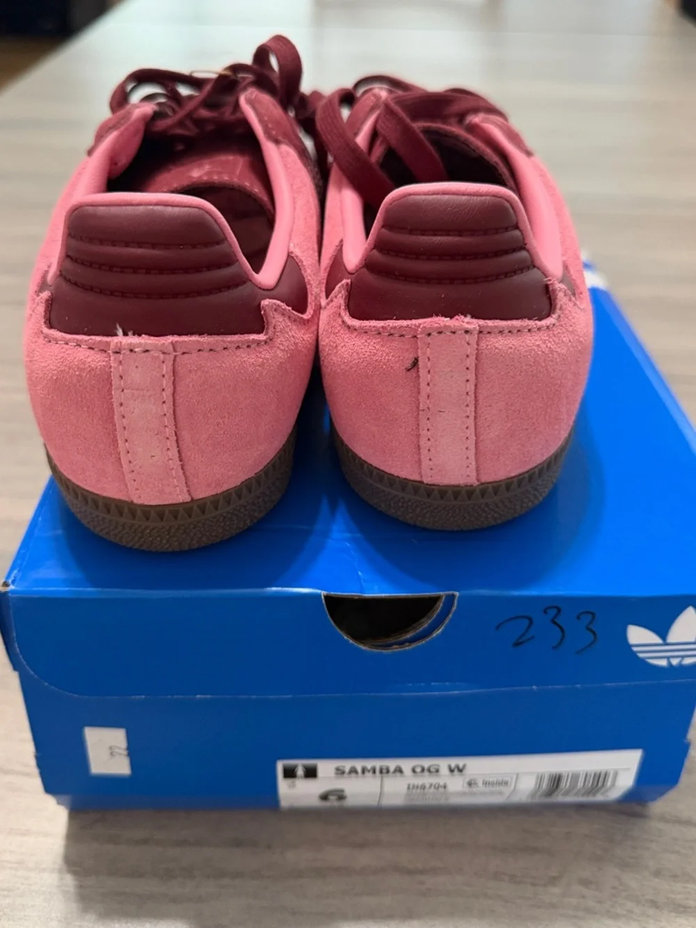 Adidas Samba Women’s Sneakers in Burgundy and Pink (Roseti/gum buttons) - Picture 4 of 7